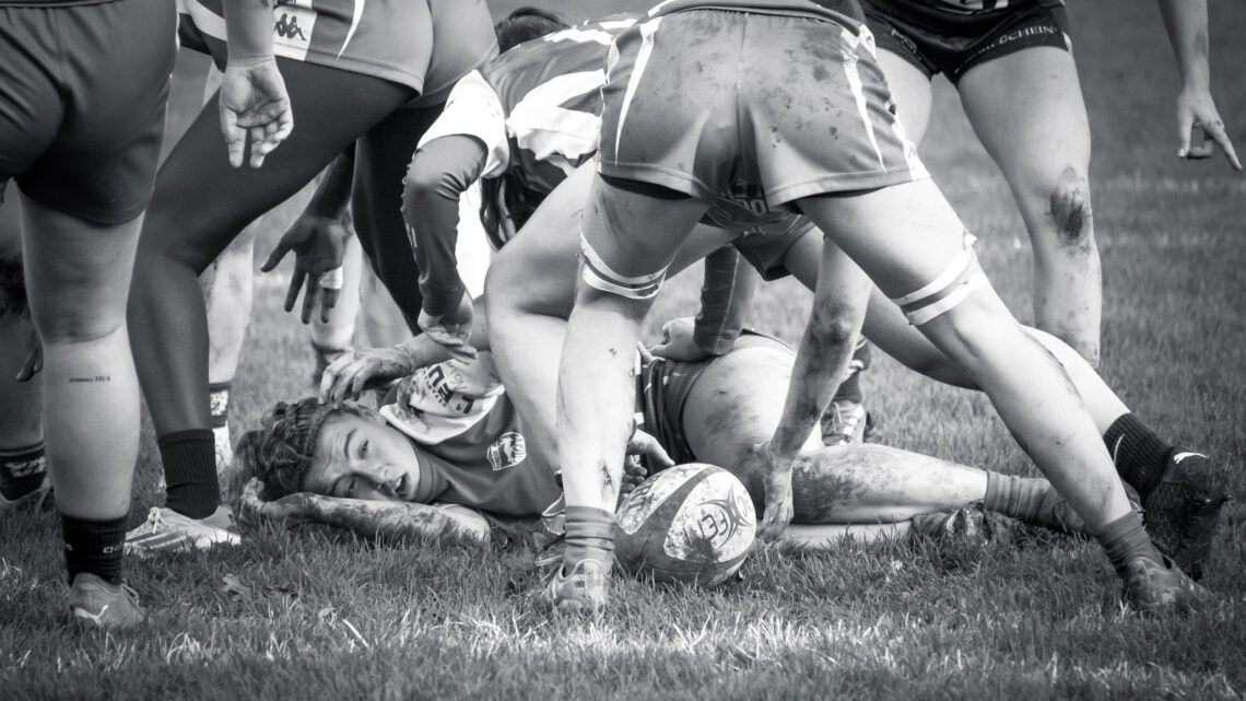 Match de rugby féminin intense à Évreux